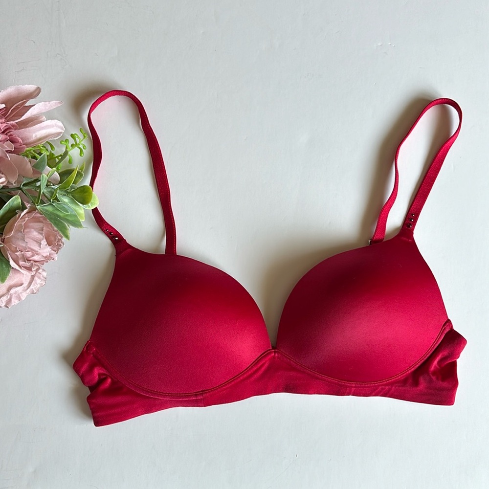 Victoria’s Secret Padded No Wire 32B Red VS 32B Bio Fit Padded No Wire Bra